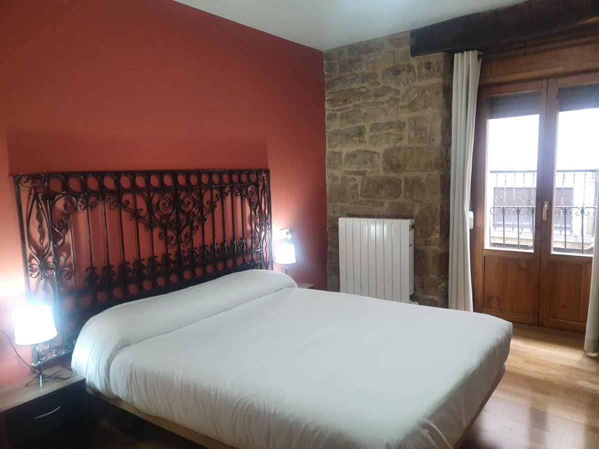 Hostal Rural 18 De Abril Olite Esterno foto